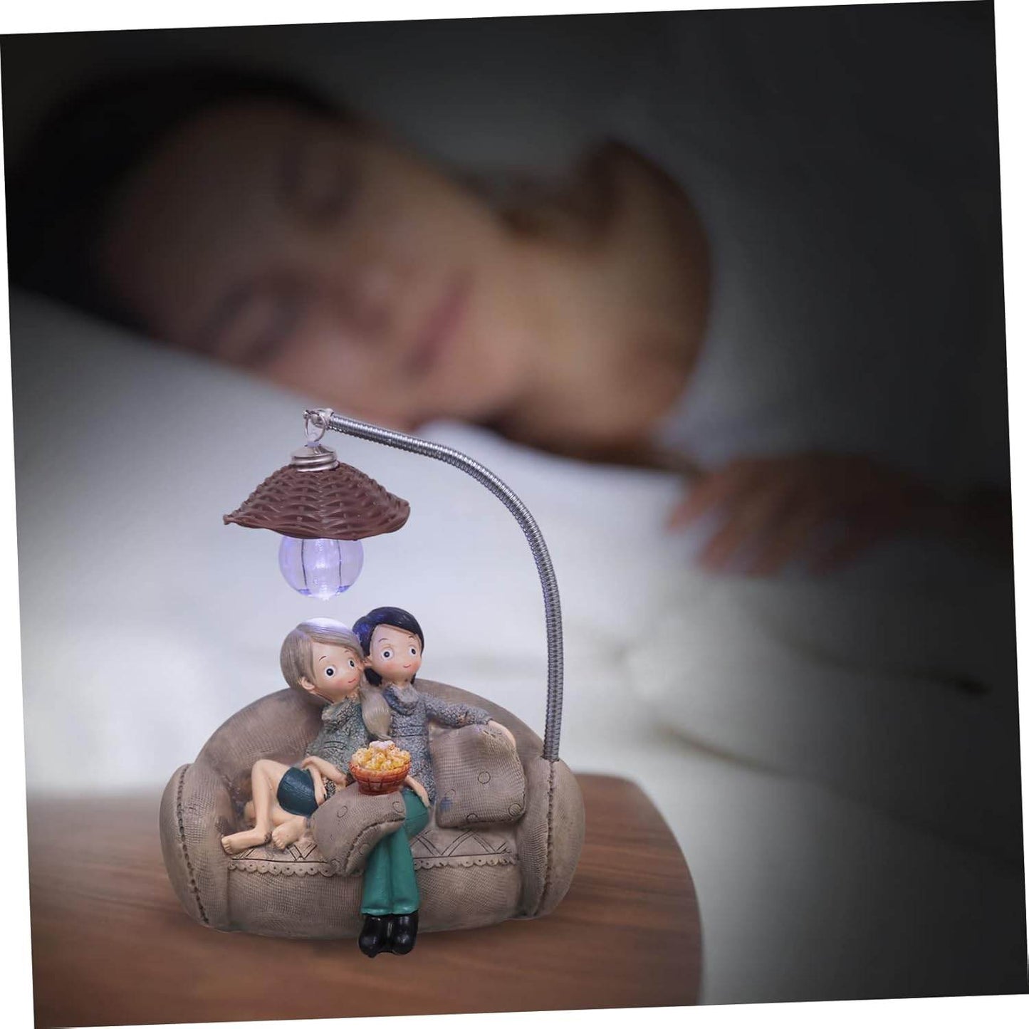 UKCOCO Desktop Resin Craft Lamp Cartoon Couple Night Light Stylish Decor for Room Random Style